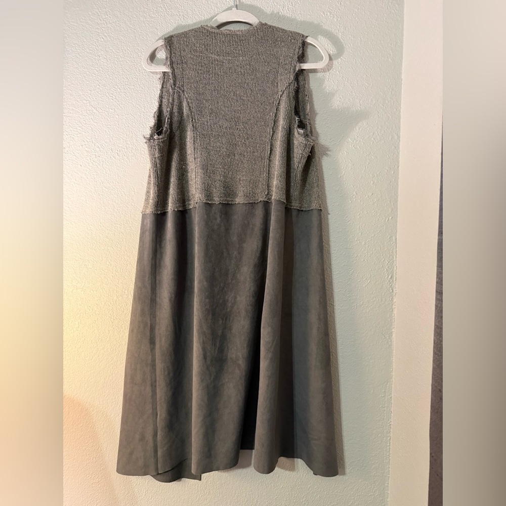 Vocal Charcoal Knit Vest - Picture 5 of 8